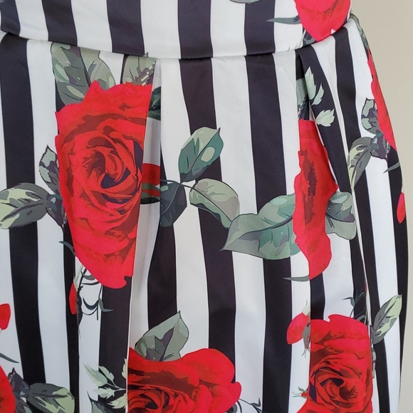 Two pics dress. Beautiful! - Picture 2 of 6